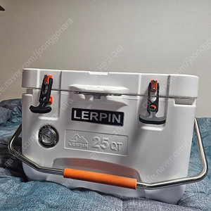 LERPIN 아이스 쿨러 팝니다. 25qt 화이트 색상