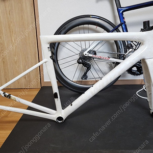 가격인하) 에스웍스 타막 SL8 듄화이트(54) 프레임셋 팝니다.