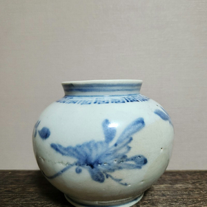 골동품 조선시대 19세기 청화백자 나비문 호
