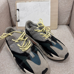 아디다스 이지부스트700 웨이브러너 290