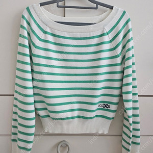 <새상품>지컷 오프숄더 니트 프리사이즈