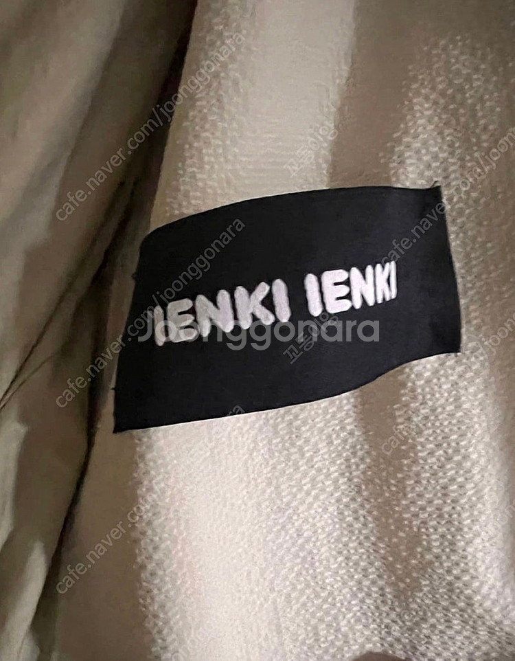 옌키옌키 숏 푸퍼 패딩--1