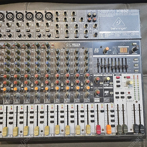 베링거 XENYX X1832USB