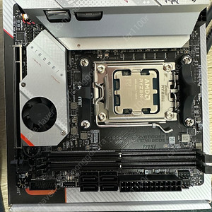9600x 알리 msi b650i 메인보드 팝니다.