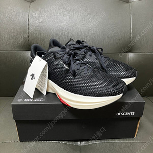 데상트 델타프로 템포 V2 / BLACK 280사이즈 새상품