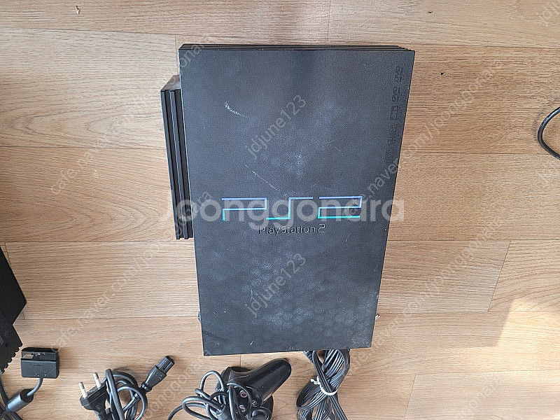 Ps2 3만번대 본체2대 및 풀세트+게임타이틀6개 판매--1