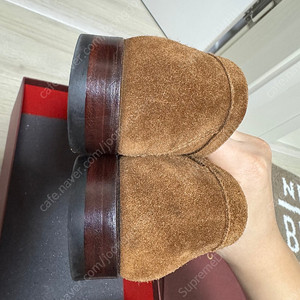 까르미나 홀스빗 브라운 스웨이드 로퍼 8(270) 사이즈 팝니다