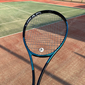 테니스 라켓 5자루 저렴하게 판매합니다.