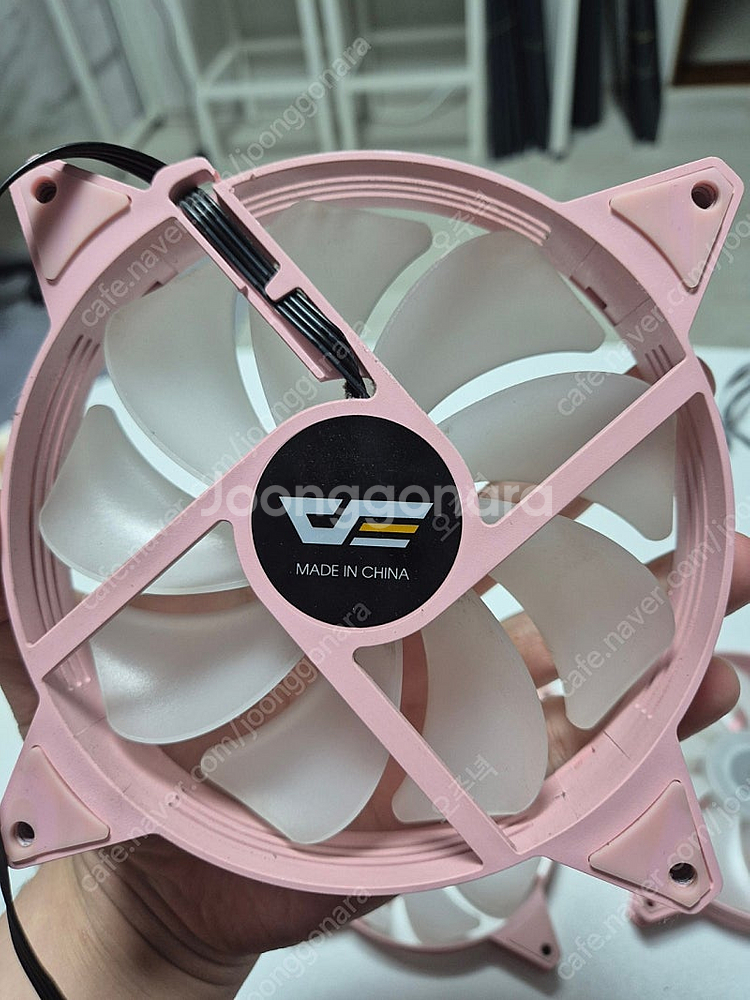 다크플래쉬 쿨링팬 ARGB 140MM 4개--1