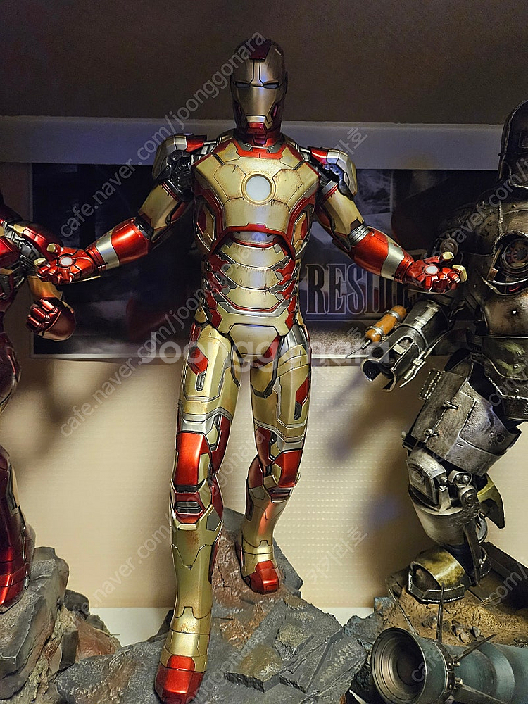 퀸 스튜디오 1/4--3