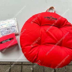 아이유 상암콘서트 방석+망원경 팝니다.
