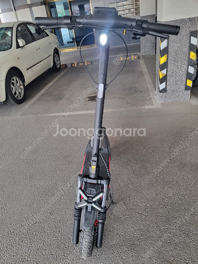 세그웨이 나인봇 zt3pro판매합니다.1회탔음.25km--8