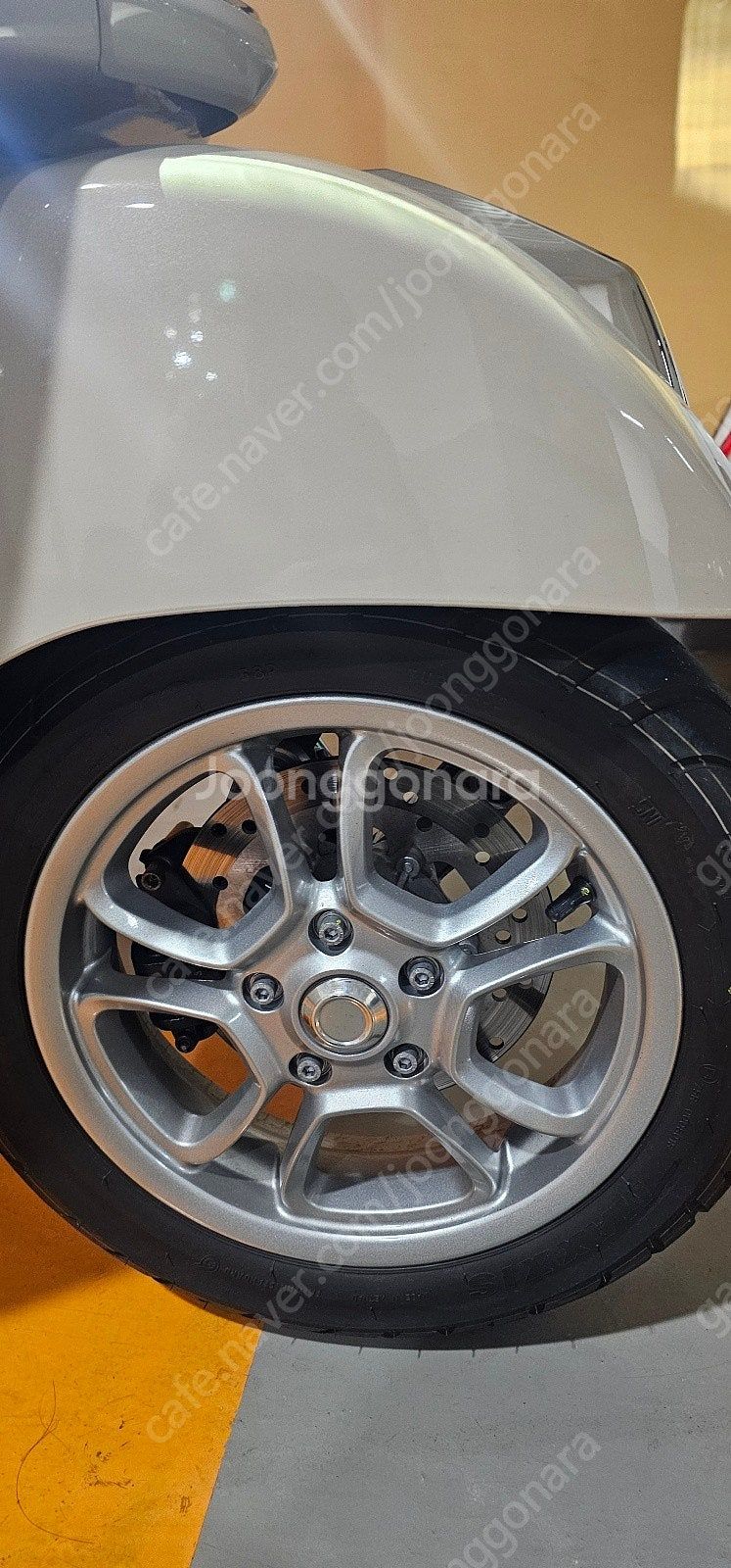 24년 베스파 gts300 판매합니다.--4