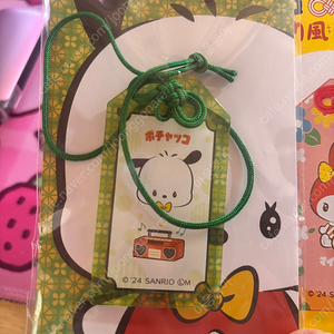 포차코 아크릴 부적 오마모리 산리오 키링