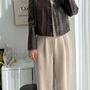 라헬라 에코레더 브이넥 자켓