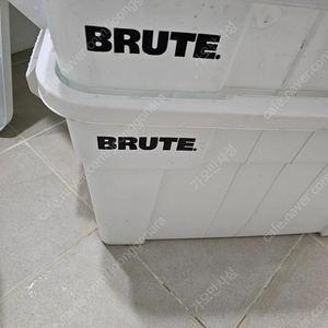 BRUTE 플라스틱 수납함 2개 브루트 도트박스 화이트 75.7리터