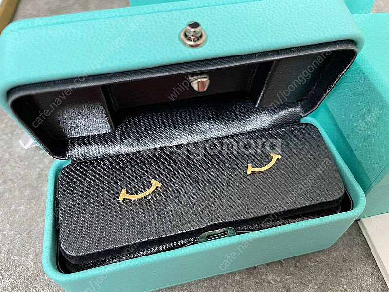 티파니 스마일 귀걸이 옐로우골드 판매합니다.--0