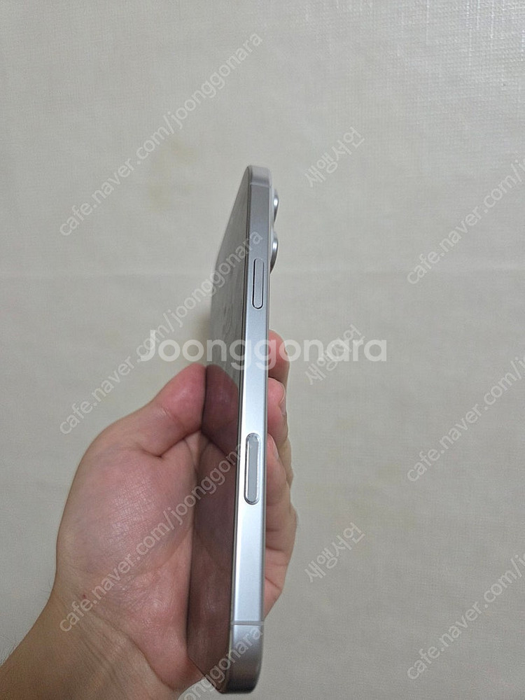 아이폰16 프로맥스 화이트티타늄 256G 팝니다--1