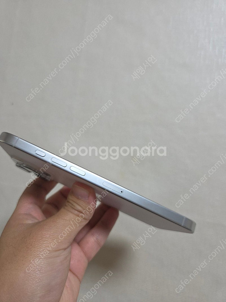 아이폰16 프로맥스 화이트티타늄 256G 팝니다--3