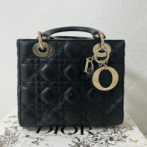 디올 레이디백 스몰 블랙 검정색상