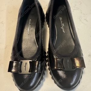 페라가모 바라 슬립온 7사이즈 (245)