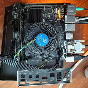 GIGABYTE GA-H270N-WiFi M-iTX 메인보드 판매합니다.
