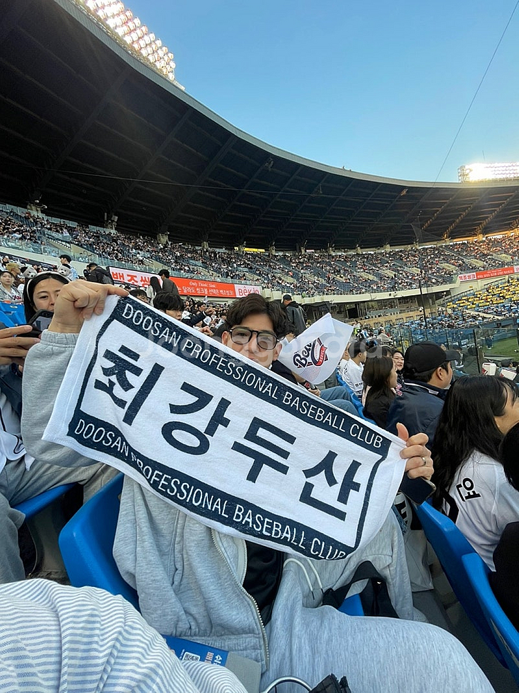 4/13일 두산 엘지 외야 / 중앙네이비4연석삽니다--0