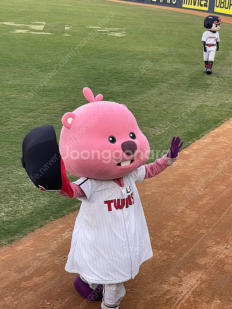 4/18(금) 기아 vs 두산 3루 외야 420블록 2...--0