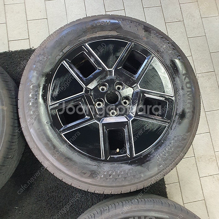[ 추천 ] 싼타페 mx5 18인치 중고 휠 타이어 조...--4