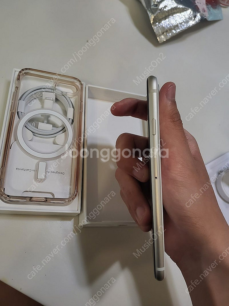 아이폰 se3 스타라이트 128g A급--4