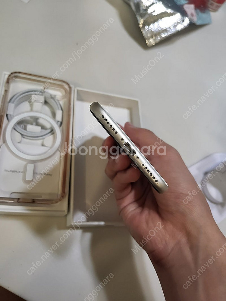 아이폰 se3 스타라이트 128g A급--5