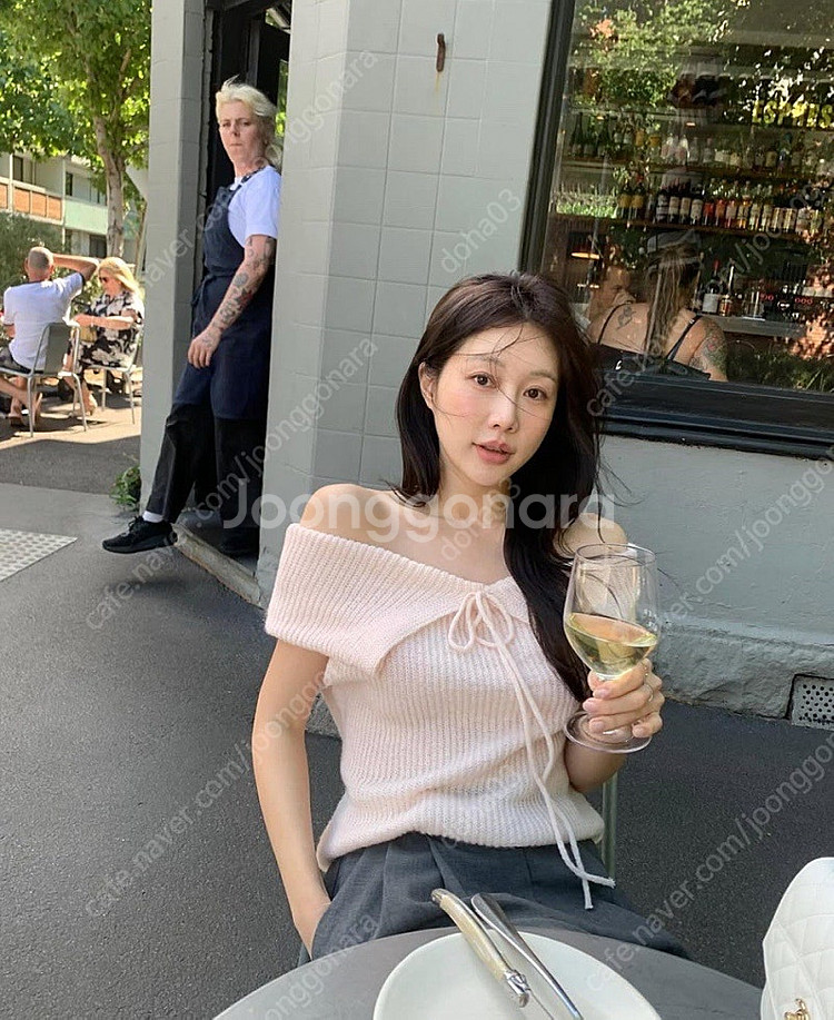 릴리코츠 오프숄더 니트 핑크 바로배송--0