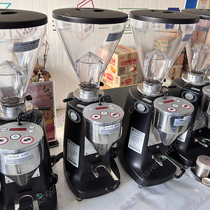 메져 루이지스파 자동 그라인더(MAZZER LUIGI SPA) 팝니다.(받침 있음, 도징컵 포함) 각450000원