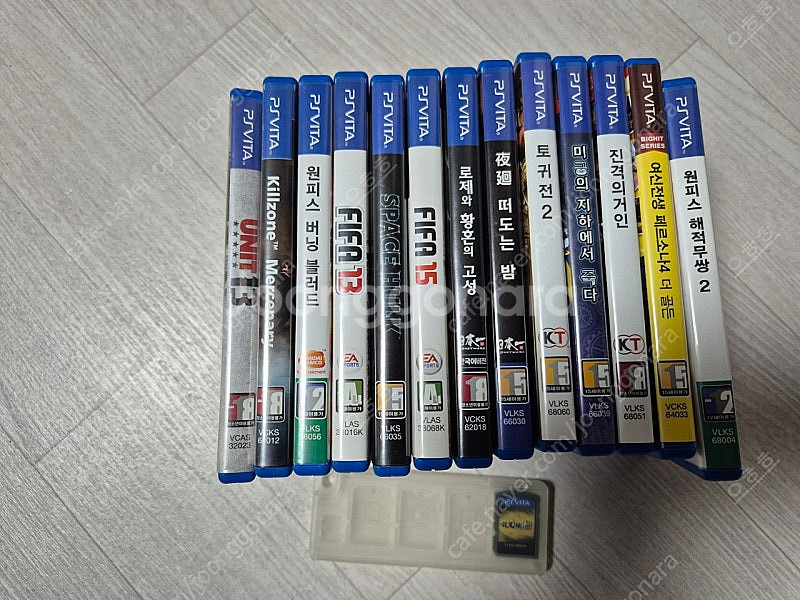 psvita 케이스 및 게임팩 팝니다.--2
