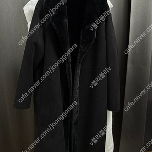 온앤온 리버시블 무스탕 퍼 코트 (블랙)