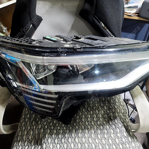 아우디 E트론 이트론 E-TRON LED 중고 헤드라이트 조수석 팝니다
