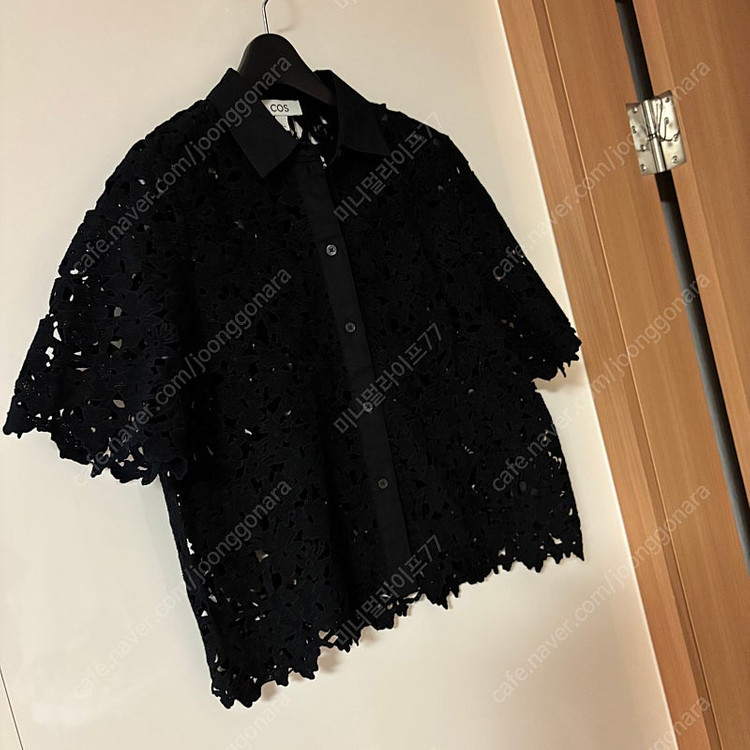 코스 쇼트 슬리브 브로드리 앙글레즈 펀칭 셔츠 COS 시스루 레이스 아일렛 명품스타일 블라우스 109000원 이미지