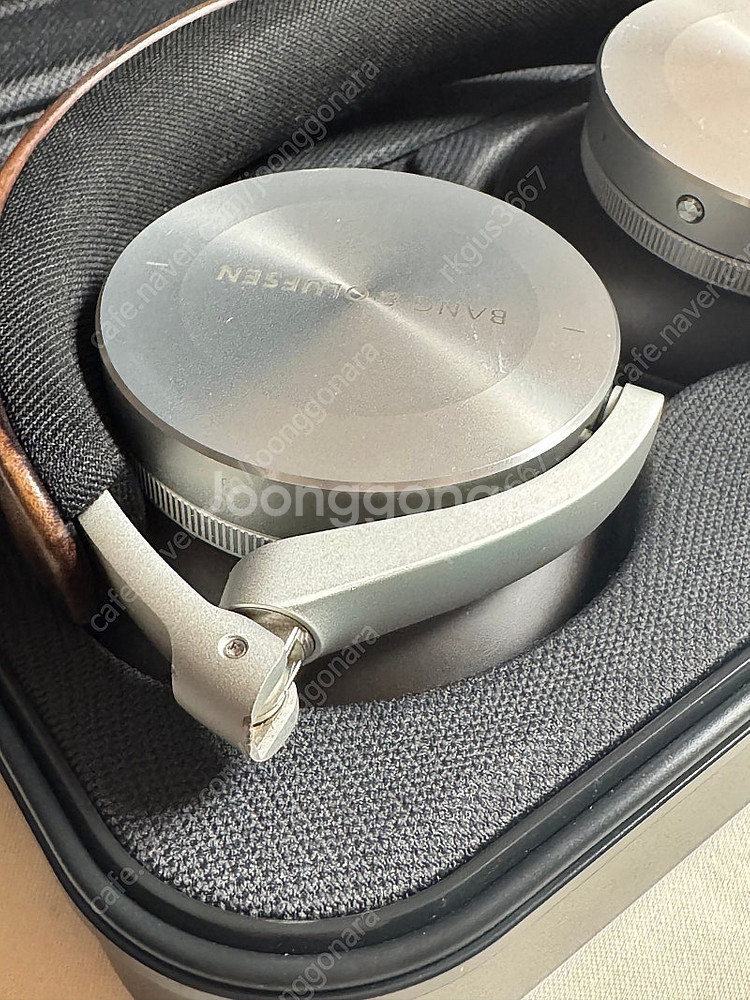 뱅앤올룹슨 X 벨루티 Beoplay H95 한정판--2