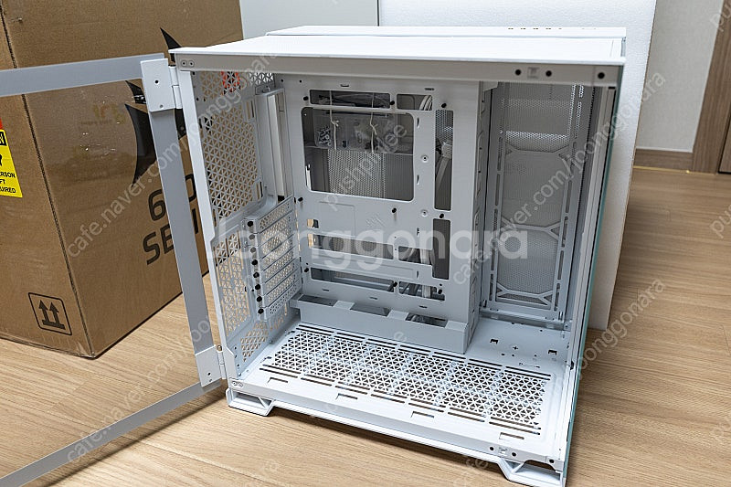커세어 6500X 어항 케이스 화이트 색상 팔아봅니다....--1