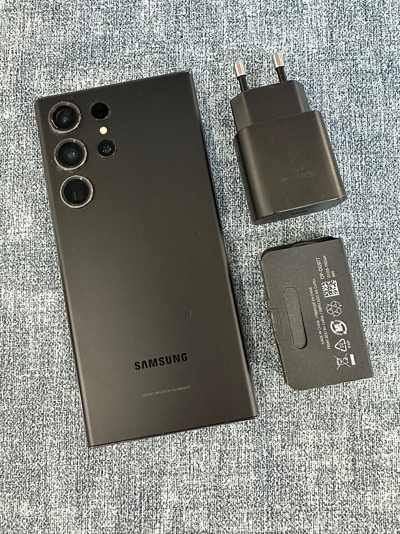 갤럭시 S23울트라 256G 블랙 외관A급 작은 점 고...--0