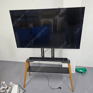 LG 50UQ8300ENF 50인치 TV + 거치대 팝니다
