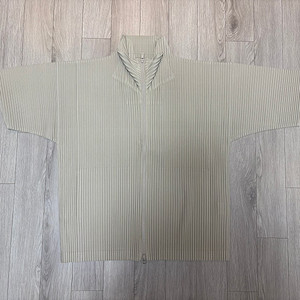 옴므플리세 집업