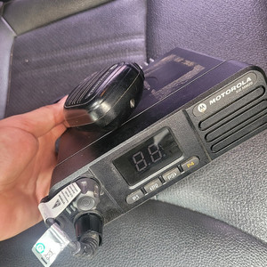 차량용 디지털 무전기 모토로라 m8620 uhf400mhz대역 판매합니다