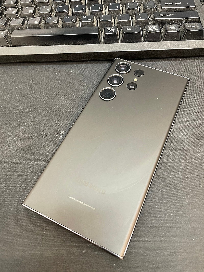 갤럭시S23울트라 블랙 256GB 상태좋은 중고52만팝...--0