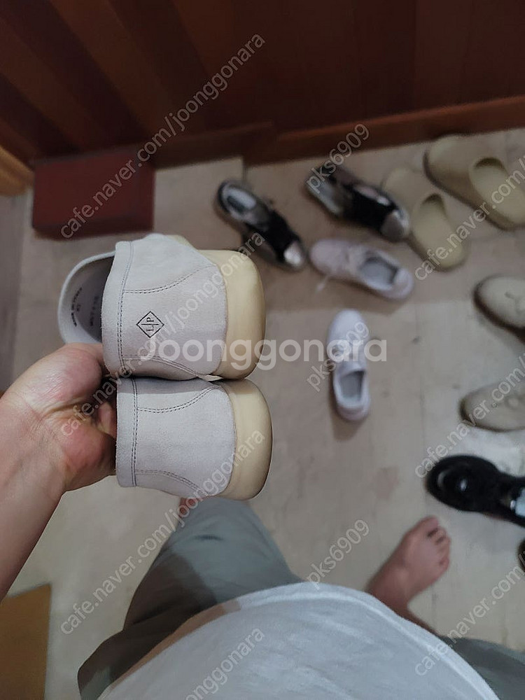 로로피아나 남성섬머워크42 270싸이즈 팝니다.--1