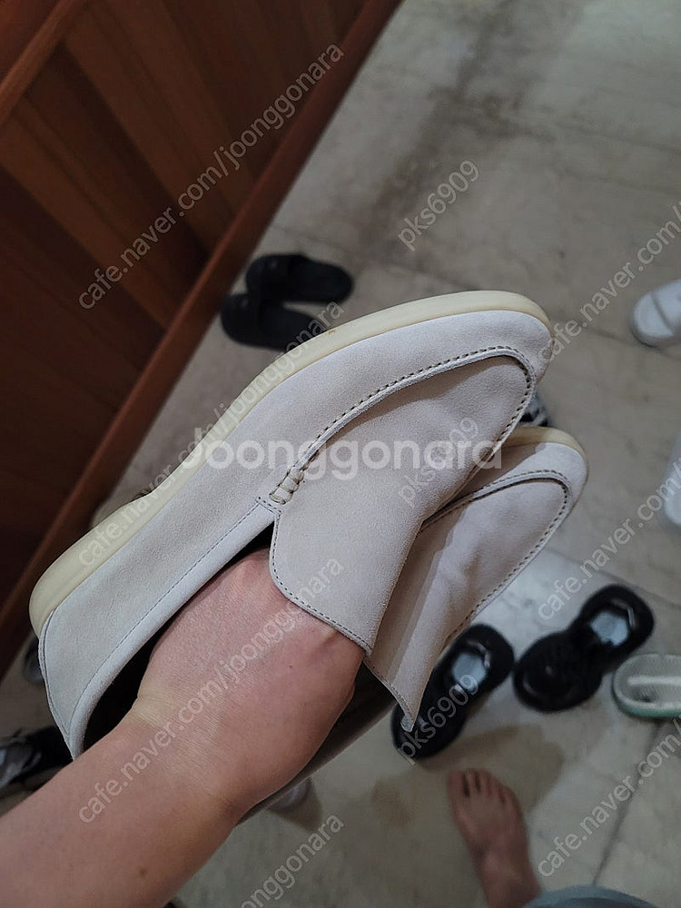 로로피아나 남성섬머워크42 270싸이즈 팝니다.--5