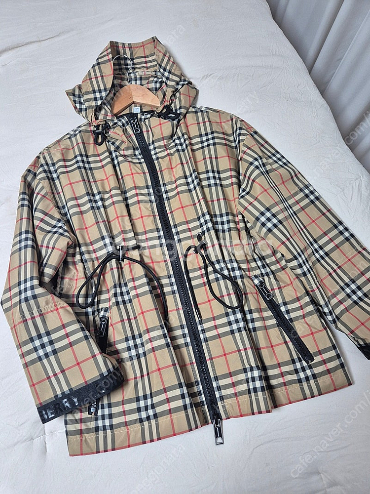 버버리 바람막이 새상품--0