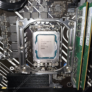 인텔 i5 12400f cpu 판매합니다.