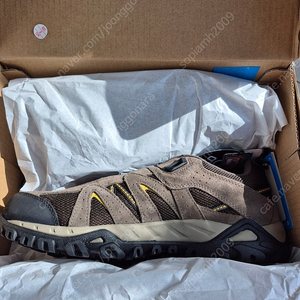 콜롬비아 남성등산화 285사이즈 새제품 택포함
