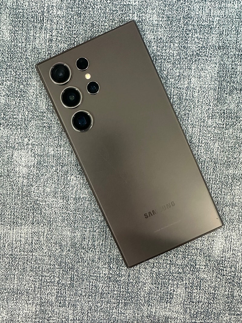 갤럭시S24울트라 256G 블랙 24년 4월개통 외관A...--0